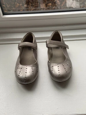 Zapatos Mary Jane plateados Kai para niñas talla 2,5 euros 32,5 Foto 1 de 4