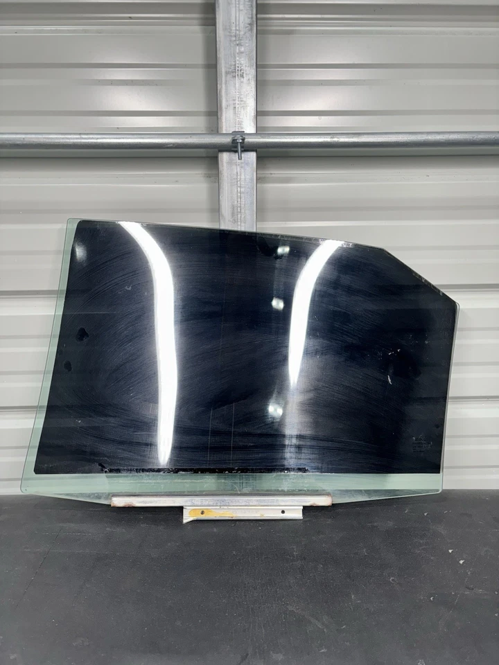 Janela de vidro traseira direita do passageiro Toyota Camry 2015-2017 68103-06260 - Imagem 1 de 4