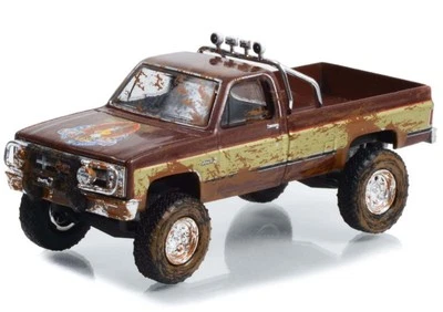 GMC K-2500 Grande Sierra - Ein Colt für alle Fälle - 1982 dirty Greenlight 1:64 - Immagine 1 di 4
