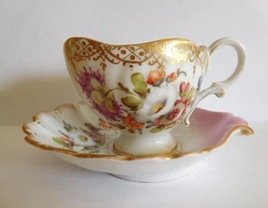 ANTIKE DRESDEN DONATH UND CO PORZELLAN BLUMENMUSCHELFÖRMIGE TASSE UND UNTERTASSE - Bild 1 von 12