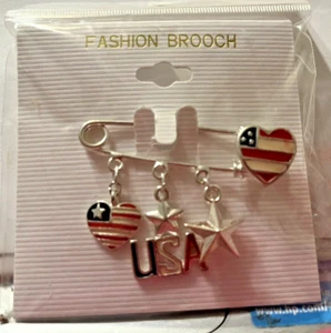 Broche de moda para mujeres plateado pasador de seguridad diseño corazones estrellas a rayas 2"" R/W/B - Imagen 1 de 5