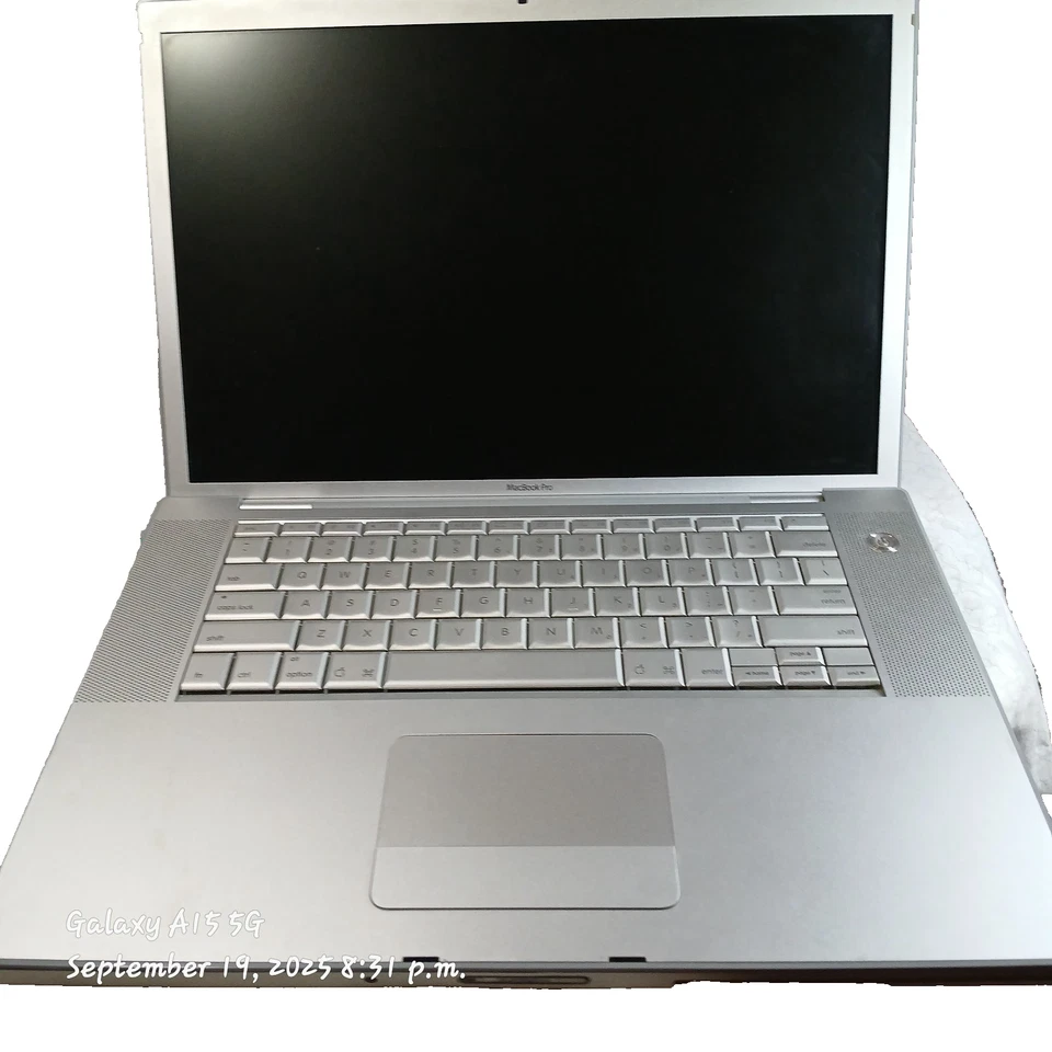 Vintage 15" Macbook Pro  2006 For Parts  or Repair - Image 1 of 4