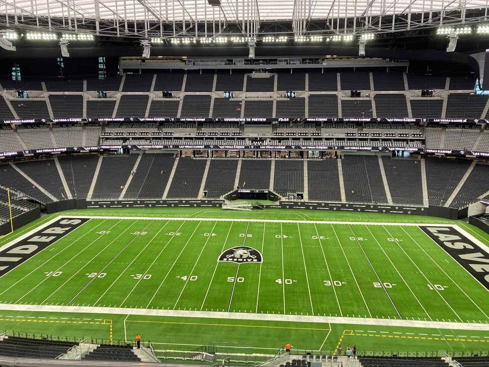 2 FRONT ROW 45YdLn NEW YORK GIANTS @ LAS VEGAS RAIDERS Tickets-2 Seats off Aisle - Image 1 of 1