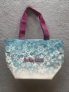 Bolso de Mano Neiman Marcus Azul Copo de Nieve Granate Logo Tela Algodón Lona De Colección - Imagen 1 de 14