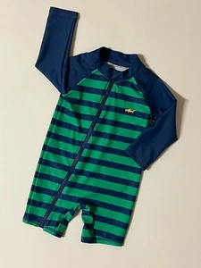 Protector contra erupciones Carters azul marino verde a rayas de una pieza talla 6 m - Imagen 1 de 2