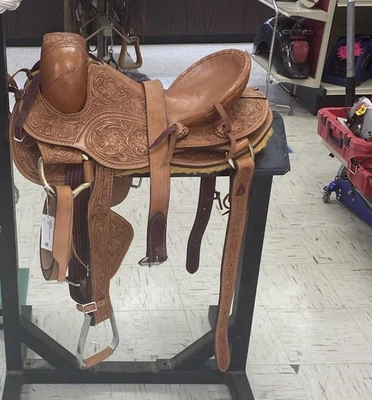 二手 Hilason 经典系列 Rodeo Saddle Bronc 工具皮革马鞍 15 — 第 1/4 张图片