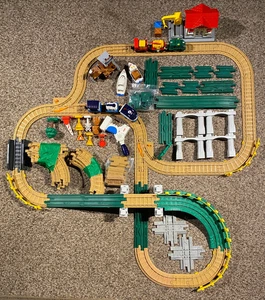 Fisher Price GeoTrax Zugset Konvolut - Gebäude, Züge, Schienen, Boote & Zubehör - Bild 1 von 15