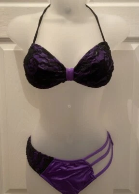 Bikini de 2 piezas de satén y encaje Ujena Foto 1 de 4