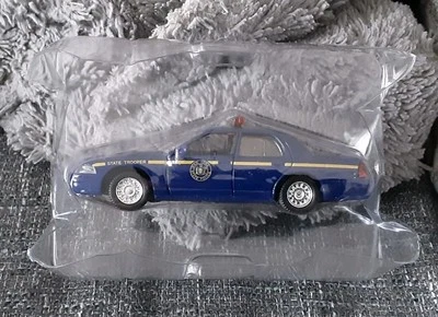 Road Champs 1999 New York State Police Ford Crown Victoria 1:43 Scale - Image 1 of 2