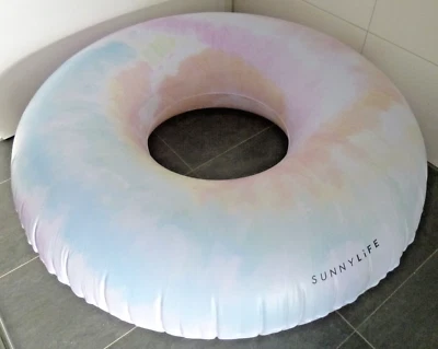 Sehr seltener riesiger SCHWIMMRING "Batik" von Sunnylife, D =115cm/46" flach - Bild 1 von 4