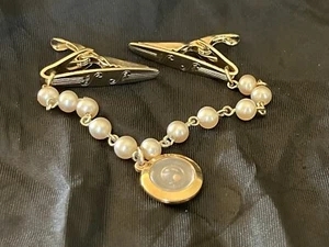 Vintage Mustard Seed & Faux Pearls Sweater Clip Sweater Guard Gold Ton 50's Jewe - Picture 1 of 7