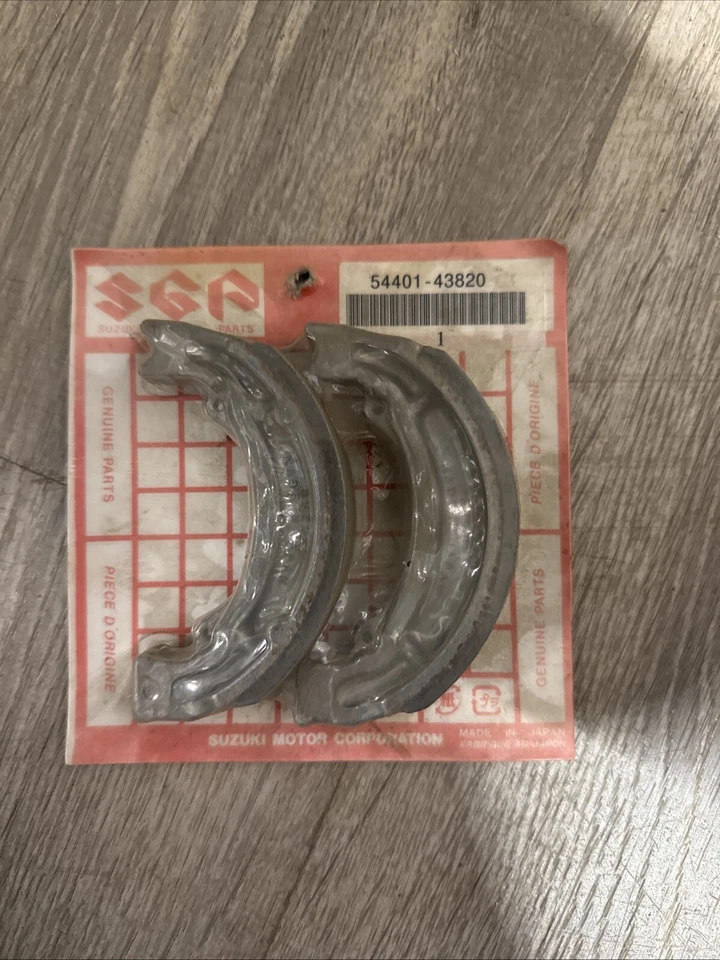 Zapatas de freno traseras OEM 54401-43820 NUEVO DE STOCK Suzuki DR-Z125 2003-2012 Foto 1 de 1