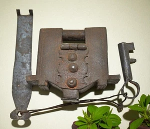 Antique Iron Rare Tricky Pad Lock Original Old Fine Hand Crafted Engraved Workin - Picture 1 of 10