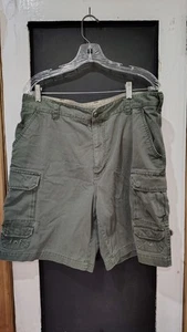 Grüne IZOD Utility Cargo Herrenshorts Größe 36 - Bild 1 von 6