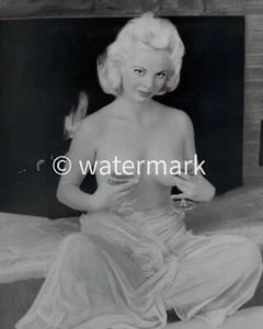 MODEL LISA WINTERS PIN UP - 8X10 PUBLICITY PHOTO - Picture 1 of 1