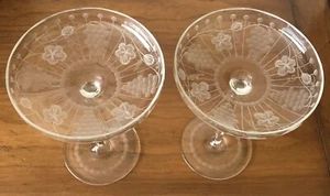 Vintage elegantes Glas PAAR geätzte Trauben 5 1/2" x 7 1/2" hoch Kompott X 2 Tazza - Bild 1 von 7