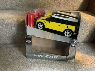 Radiocomando digitale proporzionale mini auto scala 1:20. - Immagine 1 di 2