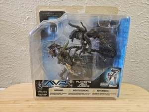 McFarlane AVP Alien Attacks Predator Playset - Alien Vs Predator  - Bild 1 von 3