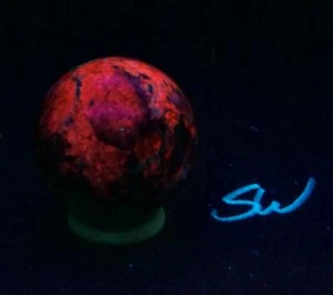 Fluorescent AZ Calcite 35mm Sphere 4716 - Picture 1 of 8