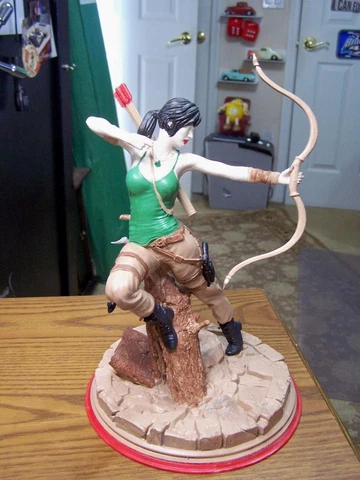 Rare Tomb Raider Lara Croft figurine Statue with Bow & Arrows 12" Cover