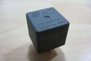 Hella 4RD 960 388-47 2012557C1 Automotive Relay 5-prong 12V Tested #R22CA - Picture 1 of 4
