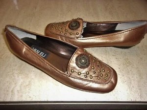NEU OHNE ETIKETT $ 59 VANELI DESIGNER FLACHE SCHUHE KUPFER GLÄNZEND METALL PERLEN OBEN & HINTEN 7,5 M - Bild 1 von 3
