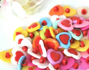 10x KNOPF HERZ 15 x 15 mm BUNT MIX KINDERKNÖPFE BABY KNÖPFE KINDER ÖSENKNOPF ÖSE - Picture 1 of 2