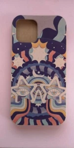 Coque iPhone 12 Pela design hippie neuve édition limitée épuisée en ligne - Photo 1 sur 2