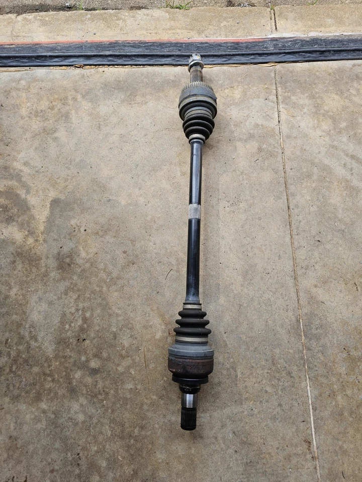 Hyundai Genesis 2.0T Axl Left 2013-2016  - Imagem 1 de 1