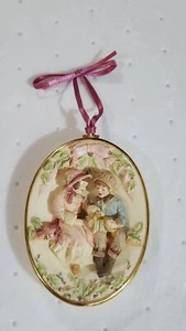 VINTAGE 1993 HALLMARK KEEPSAKE CHRISTMAS... A BEAUTIFULL SEASON FOR SHARING - Picture 1 of 3