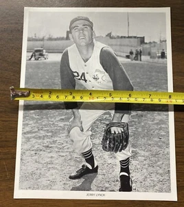 RARE 1961 Cincinnati Reds Jerry Lynch Original Team Issued Photo - Picture 1 of 2