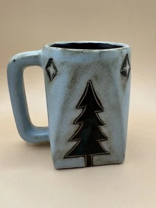 Mara Mexico Kunstkeramik Becher Tannenbäume und Sterne hellgrünlich blau & braun - Bild 1 von 6