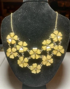 Vintage Yellow Daisy Floral Necklace Choker Costume Jewelry Retro 70’s Style - Picture 1 of 3