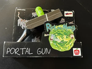 NEW IN BOX Rick and Morty Light-Up Portal Gun NYCC Exclusive Toy Adult Swim RARE - Picture 1 of 3