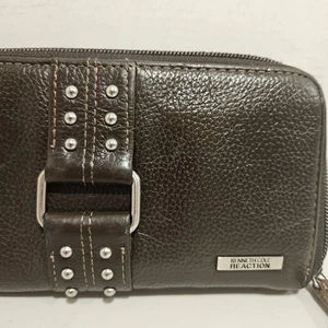 VTG Kenneth Cole Reaction Wallet Brown Leather Rivets Organizer Perfect Cond  - Afbeelding 1 van 4