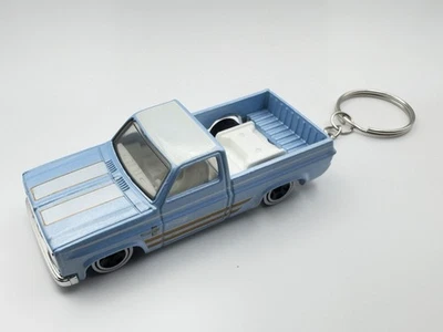 Chaveiro personalizado Hot Wheels '83 Chevy Silverado - Corpo quadrado clássico caminhão presente - Imagem 1 de 3