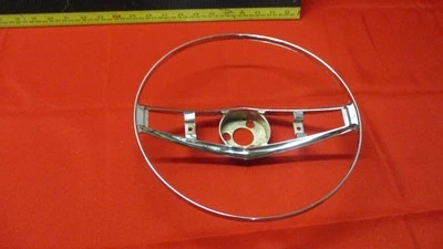 1958 CHEVROLET BELAIR AND NOMAD STEERING WHEEL HORN RING Foto 1 de 4