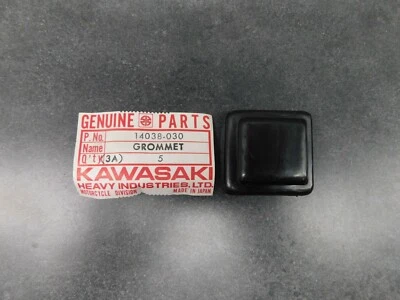Cubierta derecha ojal Kawasaki NOS S1 S2 S3 KH400 KH250 14038-030 2330        Foto 1 de 4