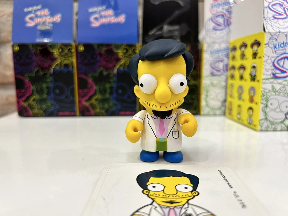 Kidrobot THE SIMPSONS FIGURES 3" VINYL ART FIGURE Dottor Riviera - Immagine 1 di 1