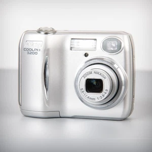 Nikon Coolpix 3200 3.2MP digital compact camera - Retro, Vintage, Y2K - Picture 1 of 9