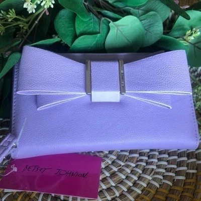Betsy Johnson Stylish Lavender Wallet With Bow NWT Foto 1 de 3