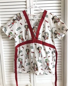 BETTY BOOP Scrub Top Sz M “Sweet as Sugar” Candy Striper - Christmas Theme EUC - Picture 1 of 7