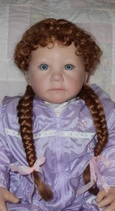 Peluca Muñeca Monique CONNIE TALLA 14/15 CASTAÑO ROJIZO Trenzas Francesas Rizado Flequillo Parte Piel Nueva con Etiquetas - Imagen 1 de 7