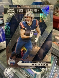 2025 Mosaic Football Intl Games Hunter Henry Silver Knight Prizm /149 #262 - Bild 1 von 6