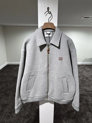 Chaqueta Miu Miu Gris Jersey Blusa Plisada Cremallera Foto 1 de 4