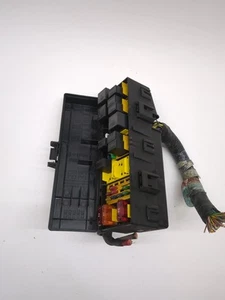 98 1998 Mazda B2500 Engine Bay Fuse Box Relay Junction Block Panel OEM - Picture 1 of 9