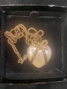 Collana Vintage JOAN RIVERS Finta Perla Cuore Gonfia Fiocco Strass Ciondolo Oro - Foto 1 di 3