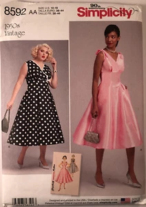 Vestido Simplicity, años 50, #8592, talla 10-18, sin cortar, vintage, retro - Imagen 1 de 2