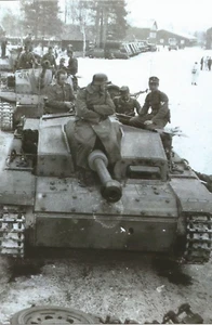 WK II Foto Deutsch ---- Stug III Panzer & Soldaten - Bild 1 von 1