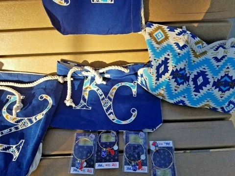 KC Kansas City Royals Woven Tote Bag & Bangle Bracelet Ladies Night Out SGA 2018 Cover